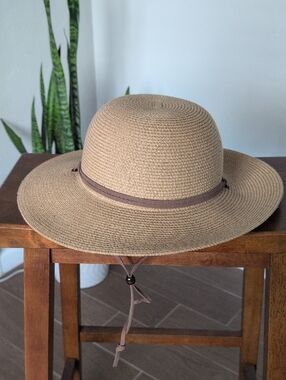 NWOT Furtalk Wide Brim Straw Sun Hat - Tan with Brown Trim